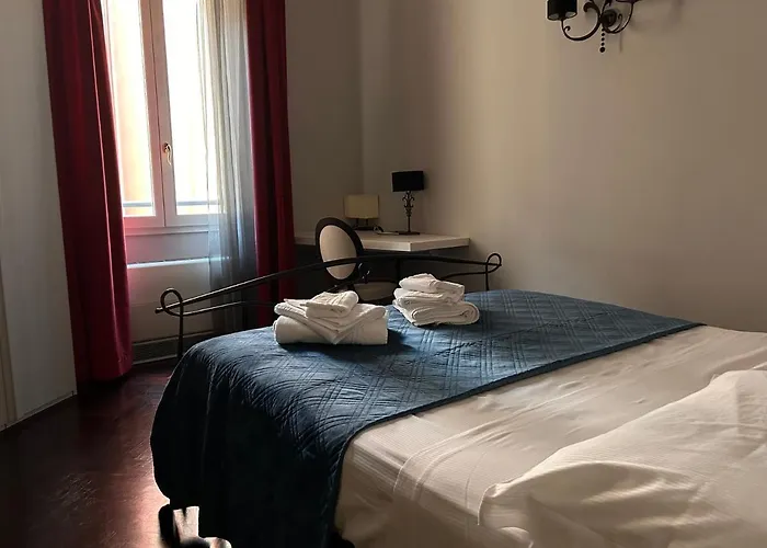 Piazza Maggiore Luxury * Болонья